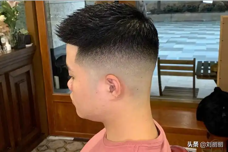 男胖人适合的发型图片男士胖人适合什么发型图片