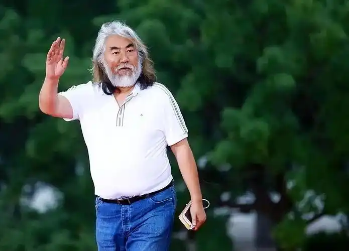 回顾张纪中尽管岳母比自己小了11岁给她尽孝也能坦然