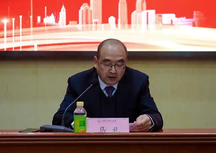 随后,获奖教师代表张权桢同志发言.