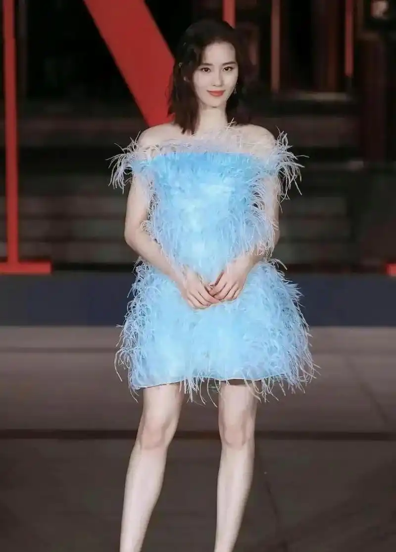 刘诗诗从头到脚都美到令人窒息,这简直就是真正的人间仙女.