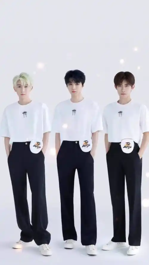 tfboys 竟然有新合照!我请问你们三个还认识吗!