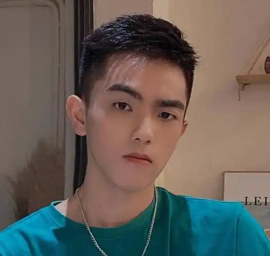 颜值一般的男生发型怎样剪才帅呢?试试这3款,剪完时髦显帅气!