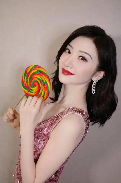 女神景甜:外貌绝美身材火辣,曼妙的身姿让你一见难忘