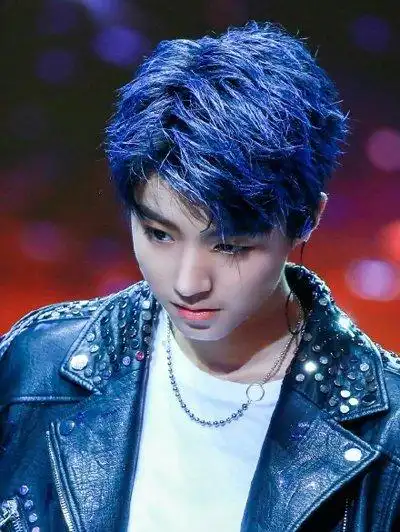 当然如果你拥有和吴亦凡,鹿晗一样的高颜值选择怎样的发型都是可以的