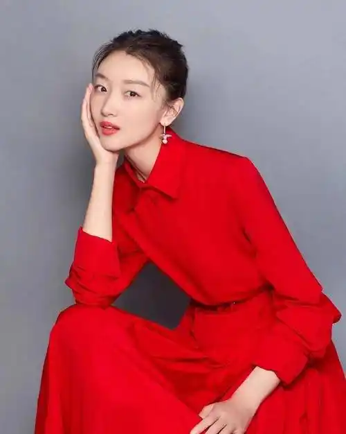 周冬雨30岁生日,又官宣一个"新身份",粉丝:你还有多少惊喜?