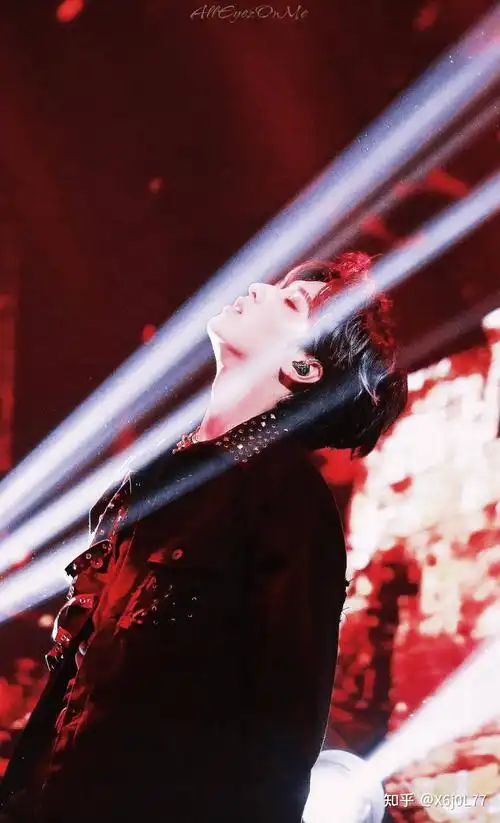 可以分享一下严浩翔的舞台造型图片吗