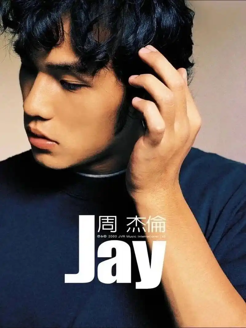 周杰伦历年专辑封面(上) 周杰伦的历年专辑封面都是本人多年以来的