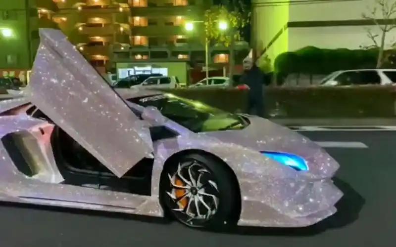 全身钻石兰博基尼大牛