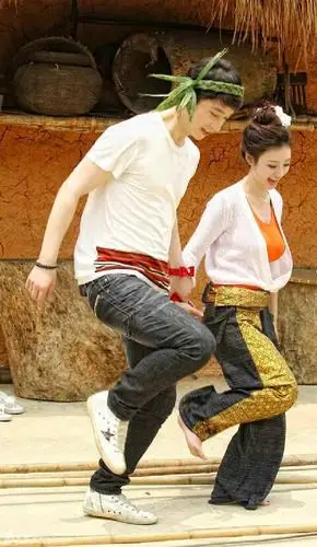 柳岩猛追2pm黄灿盛《如果爱》上演湿身诱惑豪乳抢镜