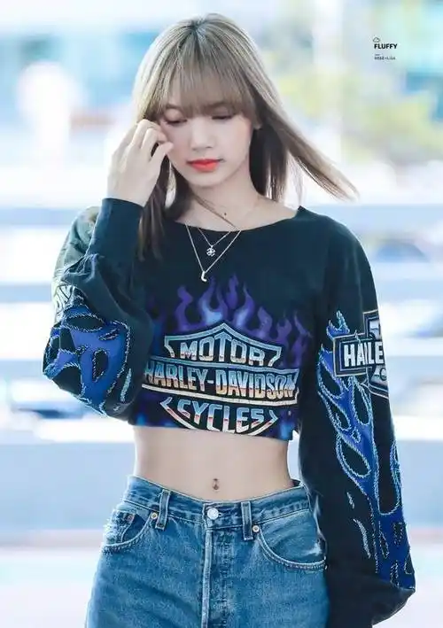 将露脐装 牛仔裤穿得出彩,很潮很有范儿_身材_lisa_时尚