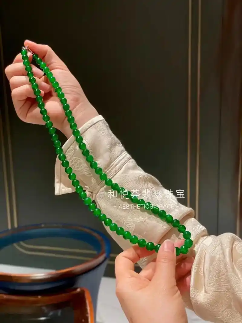 翡翠珠链淋漓尽致的东方美