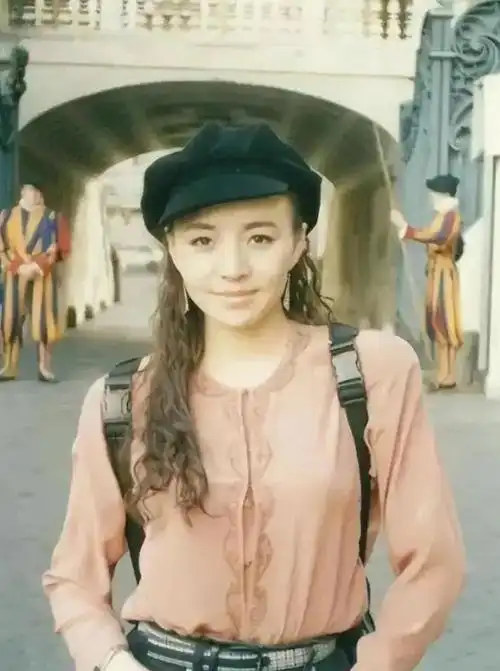 年轻时貌美如花,现在却成土气大妈,这3位女星年轻时也太美了