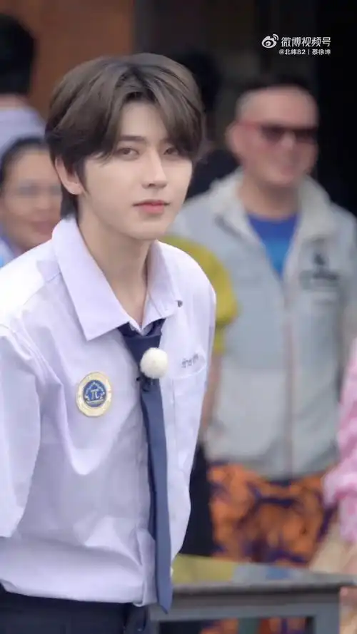 伟大的脸伟大的蔡徐坤啊啊啊啊啊啊啊啊啊啊啊啊啊啊谁给我上呼吸机!