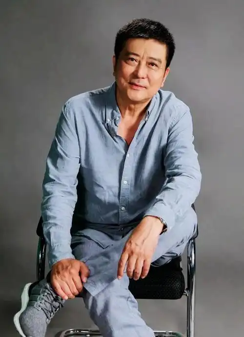 80年代电影演员卢君罕见现身,与曾经的"小鲜肉"相比已判若两人