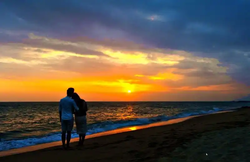 是那抹醉了的夕阳,依偎的远方