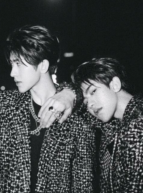 蔡徐坤粉丝p图也太厉害了吧?合照太普遍,看到最后亲吻照我酸了