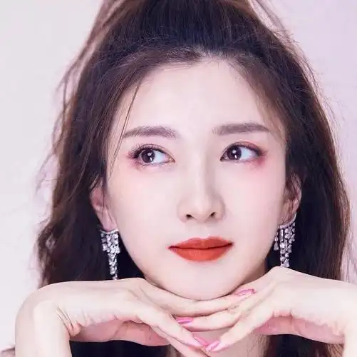 娱乐圈出道略显老气的女明星苦心补救5年硬生生扳成25岁