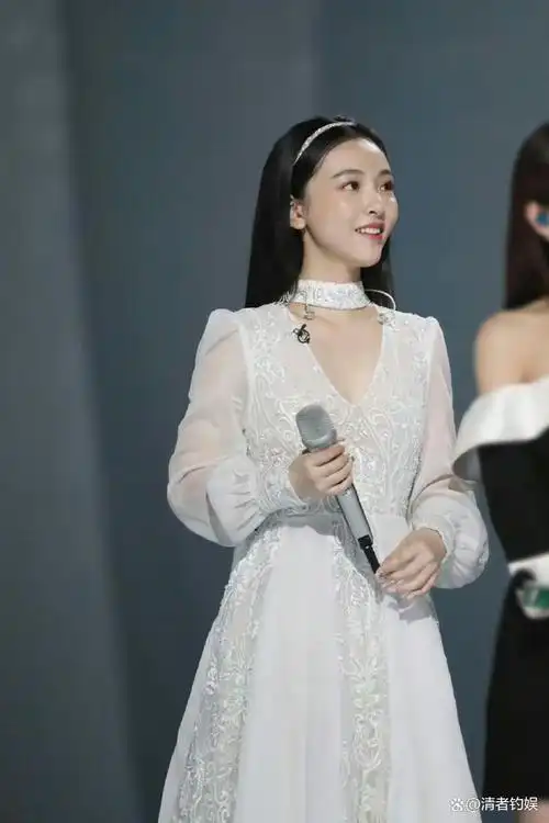 看了吴倩退赛原因心疼了!离婚后才敢晒绝美孕照,是史上最惨校花