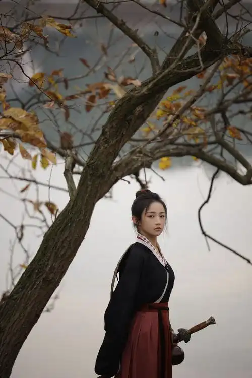 欢娱影视演员吴佳怡six最新古装大片释出醉卧林野