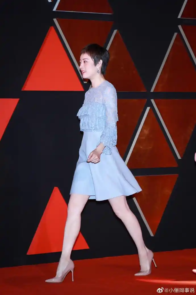 孙俪#孙俪卖房子的人#没想到这么快又见面啦,蓝色小洋装美俪继续营业.