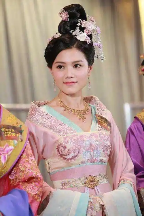 《宫心计2深宫计》33岁周秀娜靓模变女神! 5招愈来愈靓_网易订阅