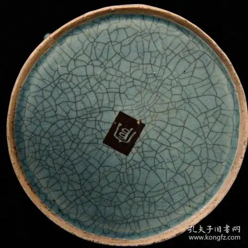 宋代五代十国柴窑系荷口双耳瓶