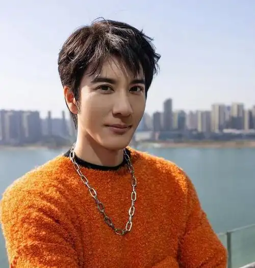 王力宏近照大变样,满脸胡须嘴唇无血色,这是什么造型呢