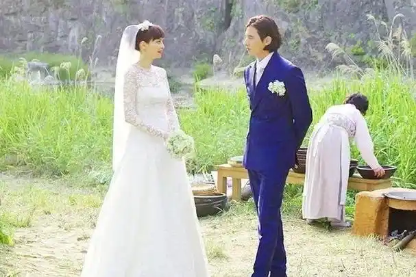 靠脸吃饭,隐退十年的韩国顶级男神,婚礼简约却狂撒八千万买房