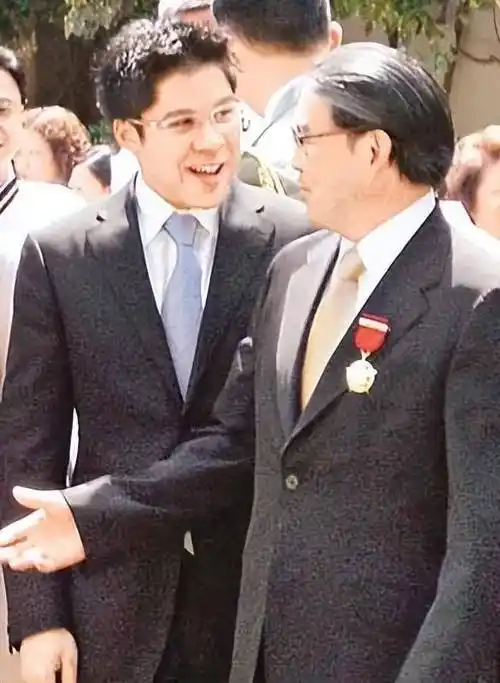 看到郭晶晶亲手把霍启刚送进体制内,才明白她在霍家地位高的原因_跳水