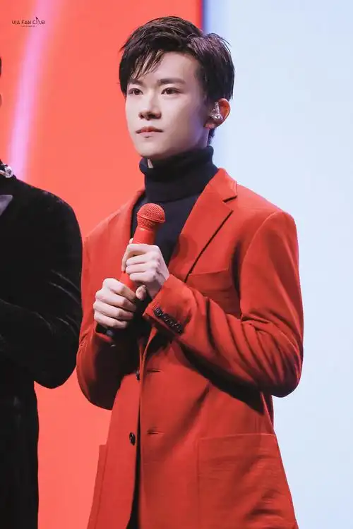 红色西装太帅了