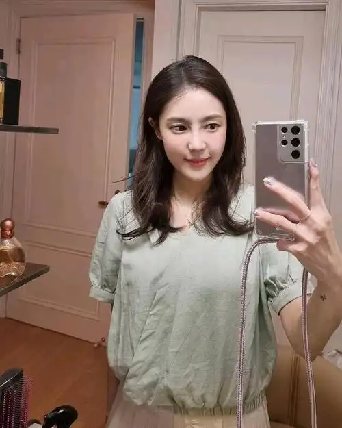 李晟敏减肥成功,网友:金思恩的鼻子怎么变样了?