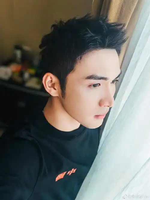 张彬彬背头造型##张彬彬的墨镜里是什么