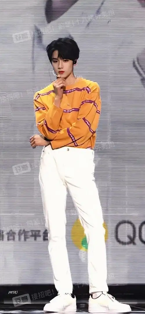 比例天才刘耀文魔鬼大长腿 顶级身材天使脸庞