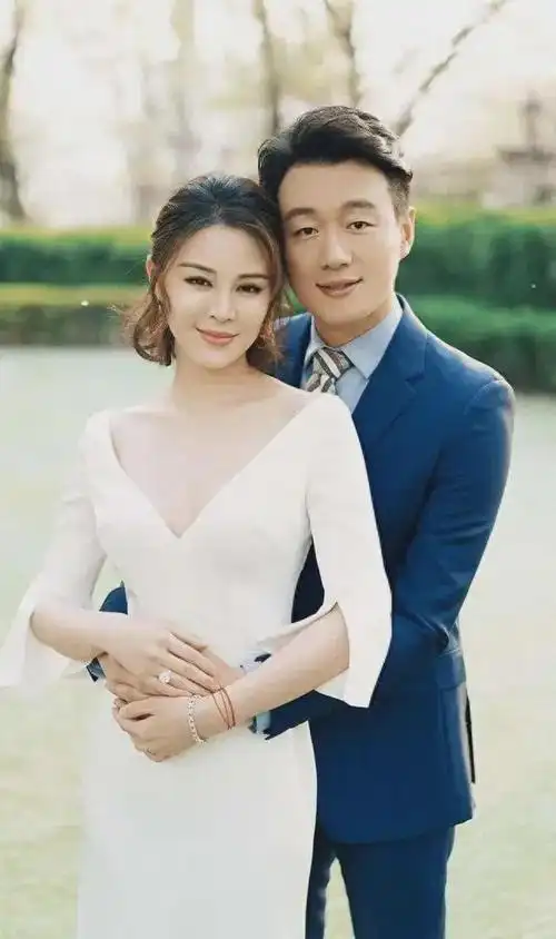 佟大为才是人生赢家,家庭事业双丰收,一家5口颜值高,女儿抢镜|关悦