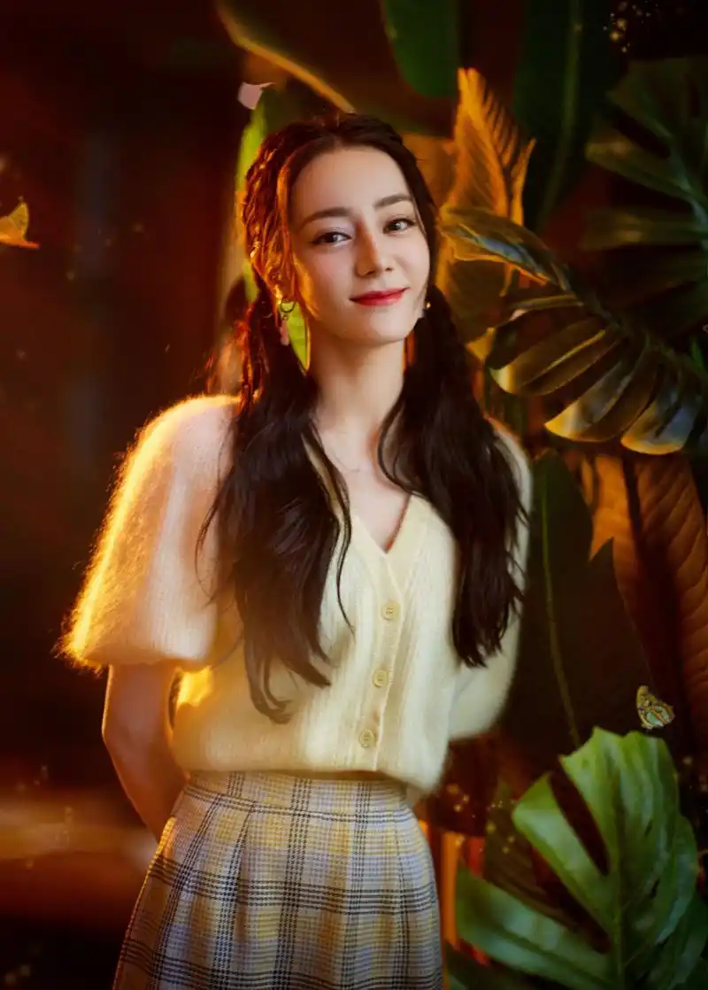 [消息]扬少年风采,共度青春之约 迪丽热巴五四晚会海报及造型公开