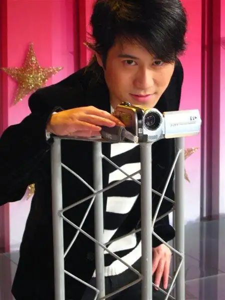 /p> p data-id="gnfbepq2ba">2004年湖南经视"绝对男人年度决选"全国