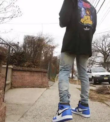 问问各位老哥aj1应该搭什么裤子好看