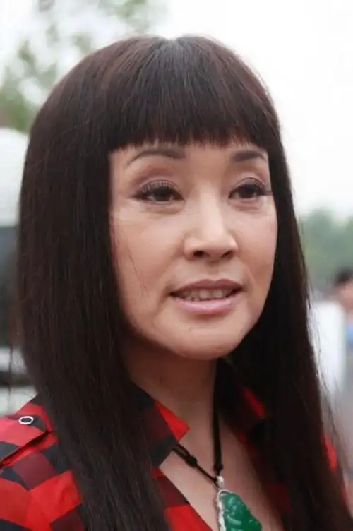 刘晓庆做健身操秀白皙大长腿,网友:是吃了防腐剂?