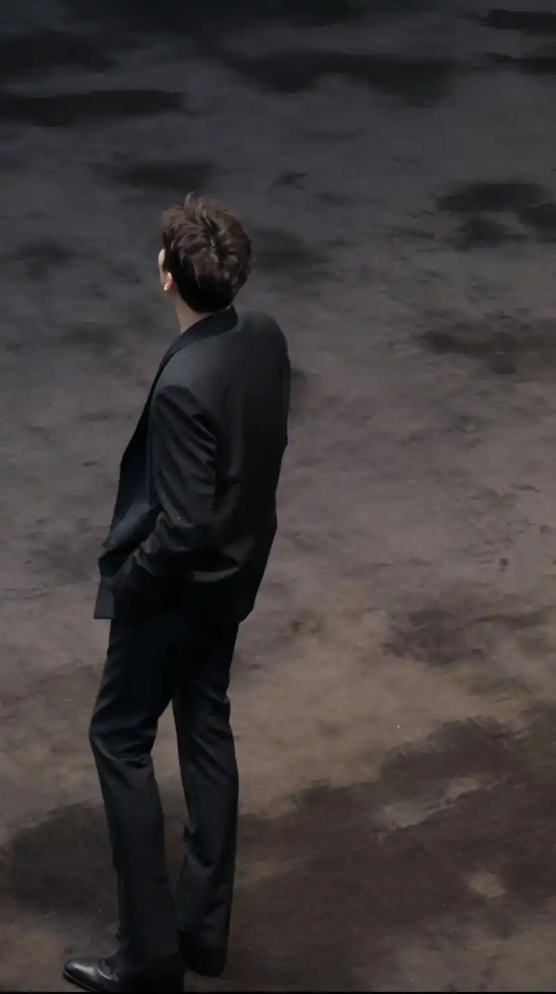 怎么能看着他的背影就有好多故事97@杨洋 #杨洋 #杨洋全黑 - 抖音