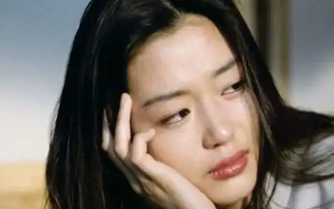 36岁全智贤产后15天素颜亮相,360度无死角幸福人生谁不羡慕?