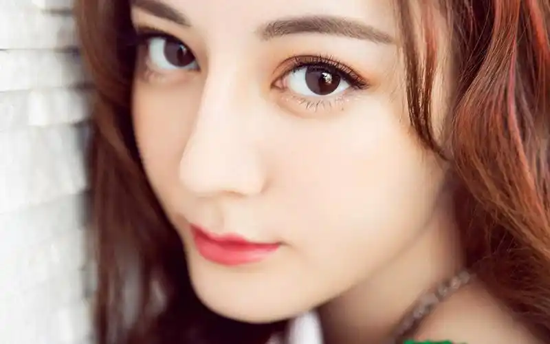 迪丽热巴性感甜美写真桌面壁纸