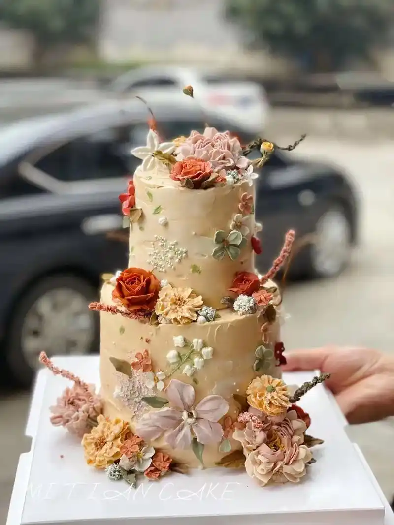 双层韩式裱花 刮刀花|订婚 婚礼主题蛋糕 上面花卉手工制作设 - 抖音