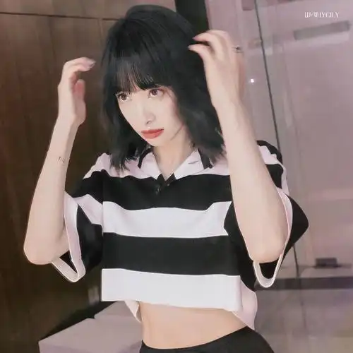 宋茜上班日常##宋茜黑白条纹衬衣