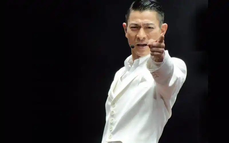 刘德华发型又酷又帅,蓬松又整齐更有男人味,喜欢油头的男生试试