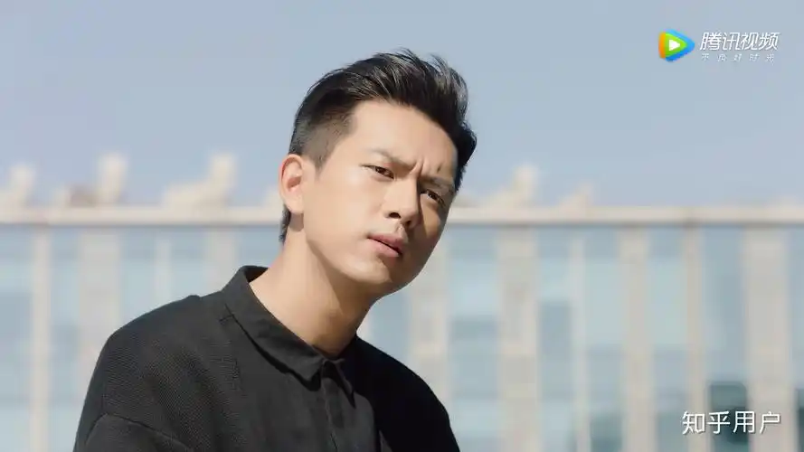 大家觉得《亲爱的,热爱的》电视剧里,李现演的尬不尬?