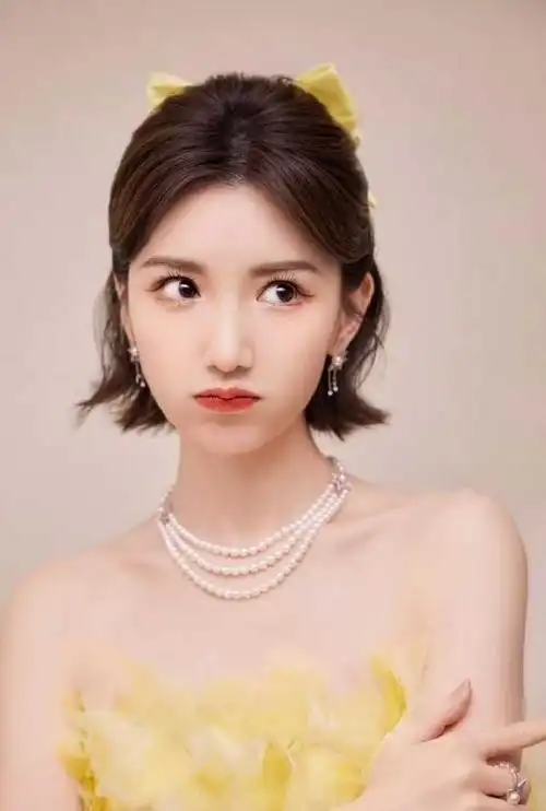 齐耳短发让毛晓彤惊艳!洋气减龄又好看,特适合圆脸女生