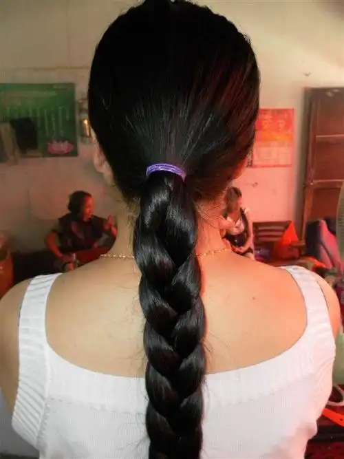 硕大的发髻放下来