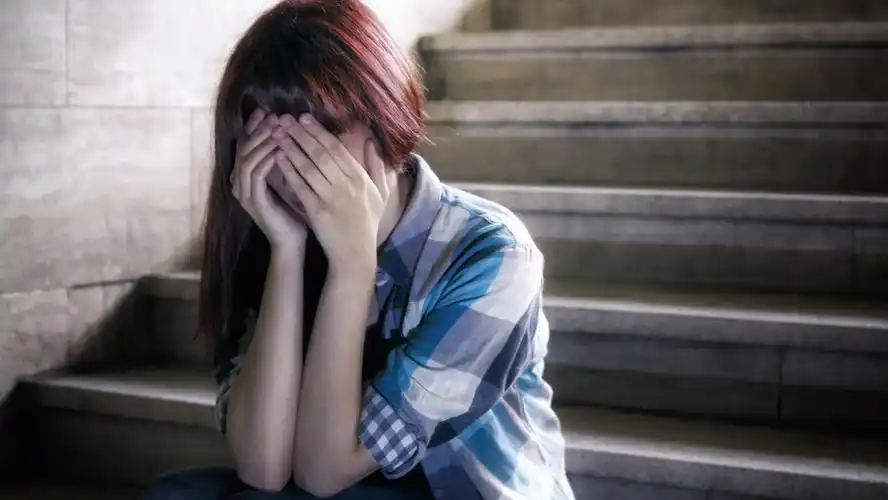 一被批评就崩溃,为什么我家孩子受不了一丁点的委屈?