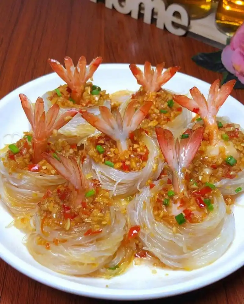 年夜饭的餐桌上安排起来|蒜蓉粉丝虾|||过年家里来客人,蒜蓉粉丝虾