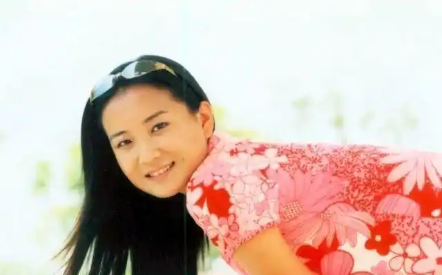 贾玲自称年轻时是校花本以为是笑话看到照片后我心动了